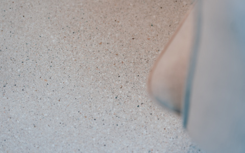 Gietvloer met spikkels