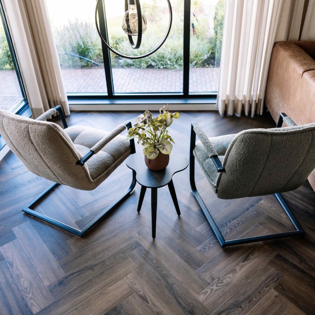 PVC-visgraat-dark-oak-4