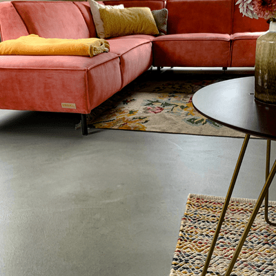 Woonbeton: concrete vloer in de woonkamer